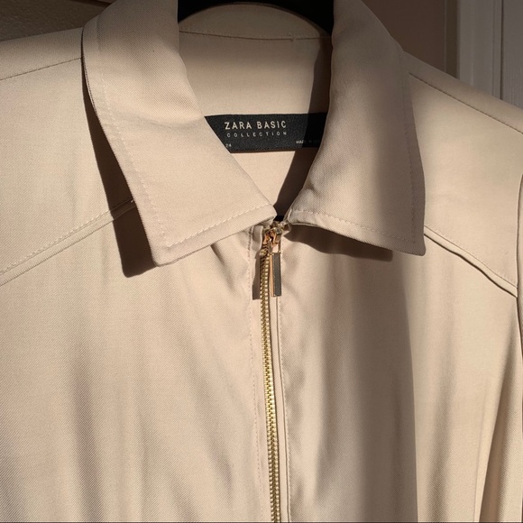 Gorgeous nude light jacket with gold hardware - Picture 2 of 6